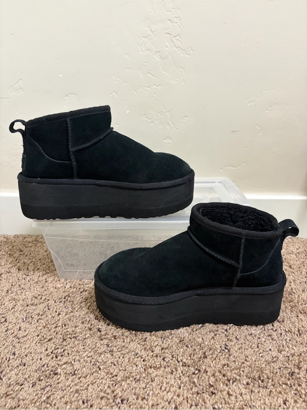 UGG Classic Ultra Mini Platform Boot, Black, Women's Size 5 - Picture 2 of 9